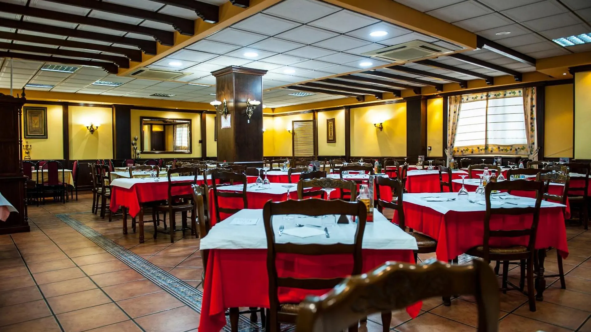 מלון לוסנה Hostal Las Palomas